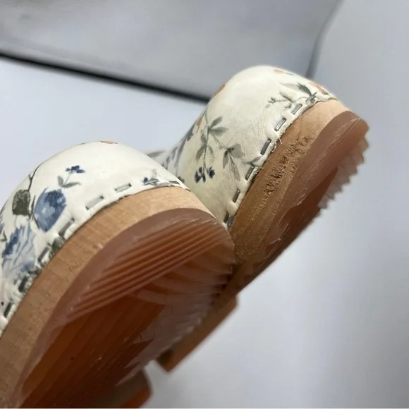 LINNEA Wood Open Back Flower Print Traction Slip-on Round Toe Leather Clogs - Picture 9 of 14